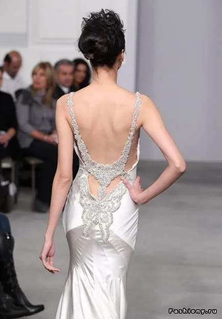 Colectia de rochii de mireasa 2011, de la Pnina Tornai (2011) Colectia de rochii de mireasa 2011 de la Pnina Tornai