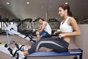 Un set de exerciții în sala de gimnastică femei la sala de sport - care formatori COX (Complex) Un set de exerciții în sala de gimnastică femei la sala de sport - care formatori COX