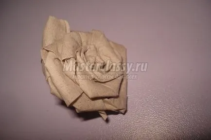 Compoziție - epocă a crescut - de la hârtie igienică (artizanat din materiale reziduale) Compoziție - epocă a crescut - de la hârtie igienică