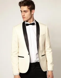 Suit pentru un tip la bal, gradul 11 în 2017, o fotografie (clasa) Suit pentru un tip la bal, gradul 11 în 2017, fotografie