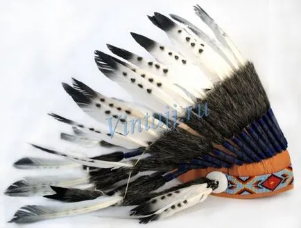 costum indian cu o frizură pene indian