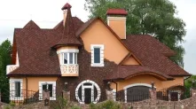 Acoperișul de carton ondulat, cu vârfurile lor mâini cu experiență