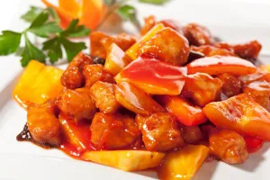 Pui în sos dulce și acru în cele mai bune rețete din China