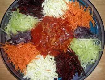 băuturi răcoritoare pe masa festivă - salata „capra în grădina“ (capre) băuturi răcoritoare pe masa festivă - salata „Capra în grădina»