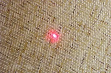 Nivelul laser cu mâinile lor (pentru a fixa cu adeziv) Nivelul laser cu propriile sale mâini