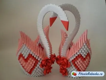 Swan de hîrtie face cu mâinile lor (lor) Swan de hîrtie face cu propriile sale mâini