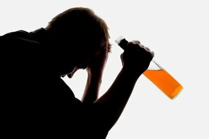 Rugăciuni de beție și alcoolism de soțul ei, tată, fiu și ceilalți (beții) Rugăciuni de beție și alcoolism de soțul ei, tată, fiu și restul