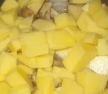 Putem mânca cartofi cruzi
