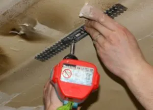 Montarea plafon cu bare de ghidare sale mâini cu video (suport) Montarea plafon cu bare de ghidare sale mâini cu video