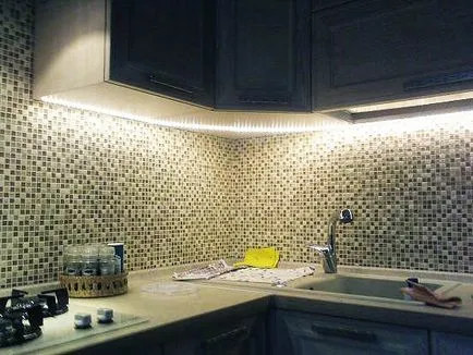 Instalarea de benzi cu LED-uri în bucătărie cu mâinile cum se instalează iluminare, instrucțiuni video (banda) Instalarea de benzi cu LED-uri în bucătărie cu mâinile cum se instalează iluminat, instrucțiuni video de
