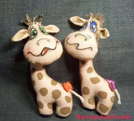 Jucării moi din pânză cu mâinile - girafe amuzante