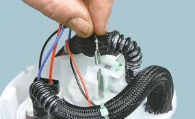 Opel îndepărtarea astra h, repararea și instalarea pompei de combustibil Opel aster n instrucțiunea de instalare de ridicare (astra) Opel astra h îndepărtarea, repararea și instalarea pompei de combustibil Opel Astra n uzina de îndepărtare de instrucțiuni