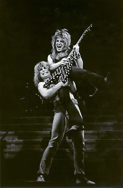 Ozzy Osbourne (Ozzy Osbourne) este de 60 de ani! (Revista etoday Internet)