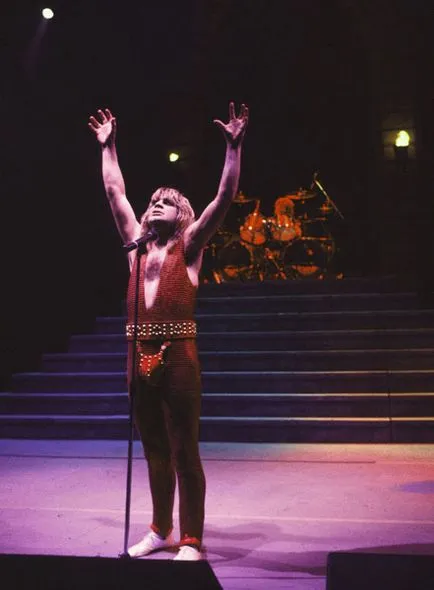 Ozzy Osbourne (Ozzy Osbourne) este de 60 de ani! (Revista etoday Internet)