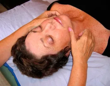 accident vascular cerebral fata de ce nesimetric expresii faciale sparte și cum să corecteze distorsiunile