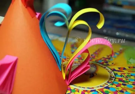 Cock de hârtie colorată (con) hack pentru Paste sau de Anul Nou cocoș pentru copiii cu propriile lor mâini