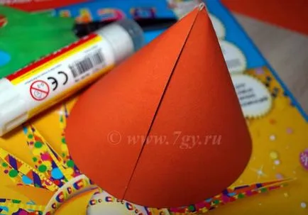 Cock de hârtie colorată (con) hack pentru Paste sau de Anul Nou cocoș pentru copiii cu propriile lor mâini