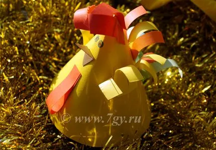 Cock de hârtie colorată (con) hack pentru Paste sau de Anul Nou cocoș pentru copiii cu propriile lor mâini