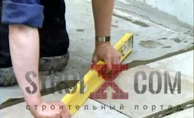 Placi pe podea de stabilire gresie pe diverse suprafețe