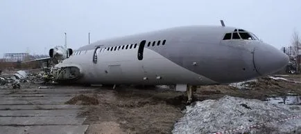 De ce cad avioane