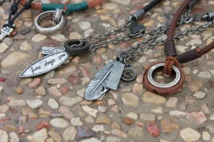Articole din metal cu mâinile lor foto, video
