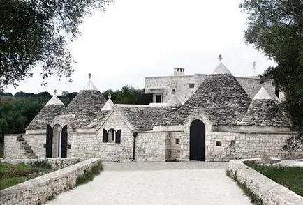 Aproape 10 regi de clădiri moderne, sub forma unui castel