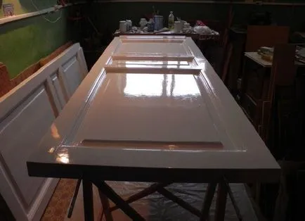 Pictura de usi din lemn