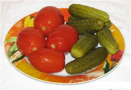 copil Tomate alăptează