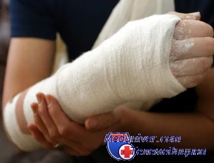 Alunecat, Fell, cum să dezvolte o mână ipsos după fractură (dezvolta) El a alunecat, a căzut, cum să dezvolte o mână de ipsos după fractură