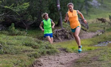 Proper pantofi de alergat pentru adidași care aleg să ruleze pe asfalt, pe o cruce (ce) Proper pantofi de alergat pentru adidași care aleg să ruleze pe asfalt, pe o cruce