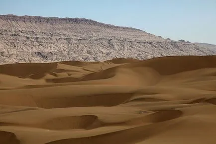 Taklamakan desert - vasta mare de dune de nisip (nisip) Taklamakan desert - vasta mare de dune de nisip