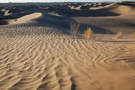 Taklamakan desert - vasta mare de dune de nisip (nisip) Taklamakan desert - vasta mare de dune de nisip