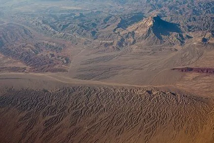 Taklamakan desert - vasta mare de dune de nisip (nisip) Taklamakan desert - vasta mare de dune de nisip