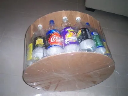 Otomană cu propriile sale mâini (din plastic) Otomană cu propriile sale mâini