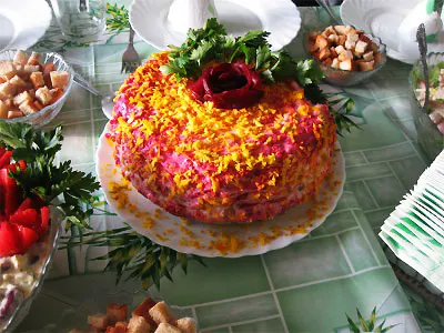 Rețetă și 26 de variante de decor salată „hering sub o haină de blană“
