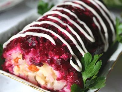 Rețetă și 26 de variante de decor salată „hering sub o haină de blană“