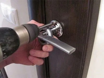 Reparare de usi Manere de intrare cum să se stabilească