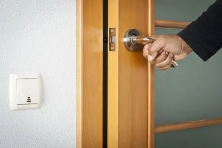 Repararea mânerele ușilor de interior cum de a repara propriile lor mâini - un lucru ușor
