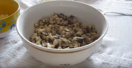 Salata de pui cu ananas și simplu syrom- și rețete delicioase
