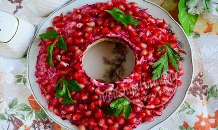 Salata - granat brățară - Rețetă de pui cu ciuperci, brânză și prune