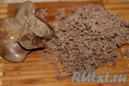 Salata cu ficat de pui si castraveti murati - reteta cu fotografii