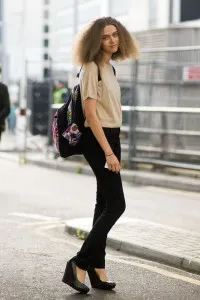 Din ceea ce sa poarte femeile la modă rucsac pe o notă, arta de a fi o femeie (notă) Din ceea ce sa poarte femeile la modă rucsac pe o notă, arta de a fi femeie