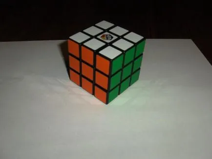 Asamblarea cubul Rubik, galtel regulate (stratul superior din stânga) Asamblarea cubului Rubik, o altă ciudățenie