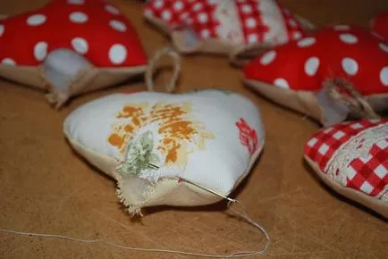 Inimi de tesatura, cu propriile lor mâini Valentines pentru a doua jumătate!