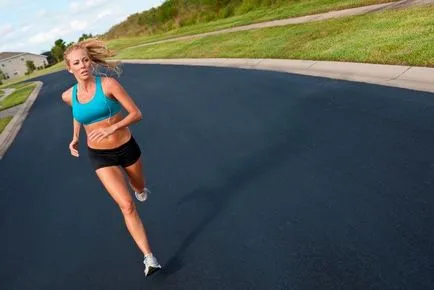 Noi preda norma de 2 km pe termen - tehnica de execuție corectă (dreapta) Noi preda norma de 2 km pe termen - tehnica corectă de performanță