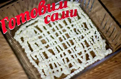 Salata de Layered cu creveți, ouă și rețete cartofi