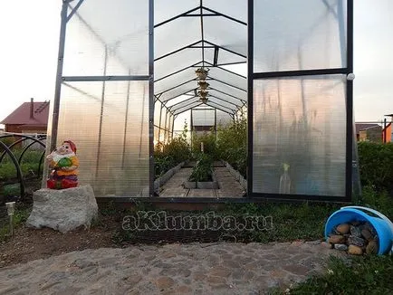 Urmăriți propriile mâini pentru a da