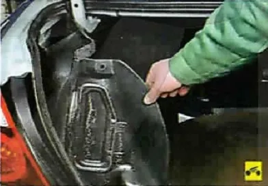 Demontare, demontarea și montarea nissan bara spate Almera clasic (conectorul cablajului) Demontare, demontarea și instalarea barei de protecție spate nissan Almera clasic
