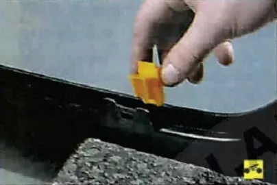 Demontare, demontarea și instalarea barei de protecție spate clasic nissan Almera (instalare) Demontare, demontarea și instalarea barei de protecție spate nissan Almera clasic