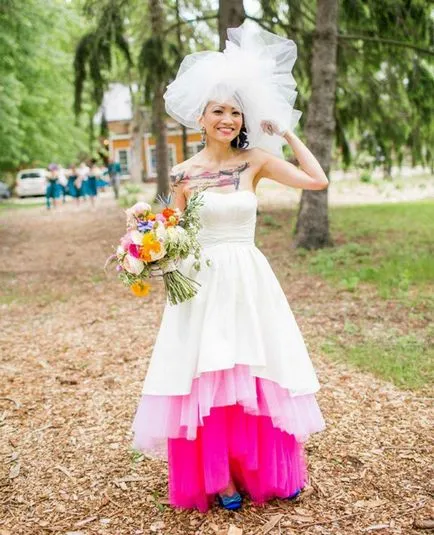 Bride 17 rochii moderne non-traditionale de nunta, care sunt relevante în acest sezon